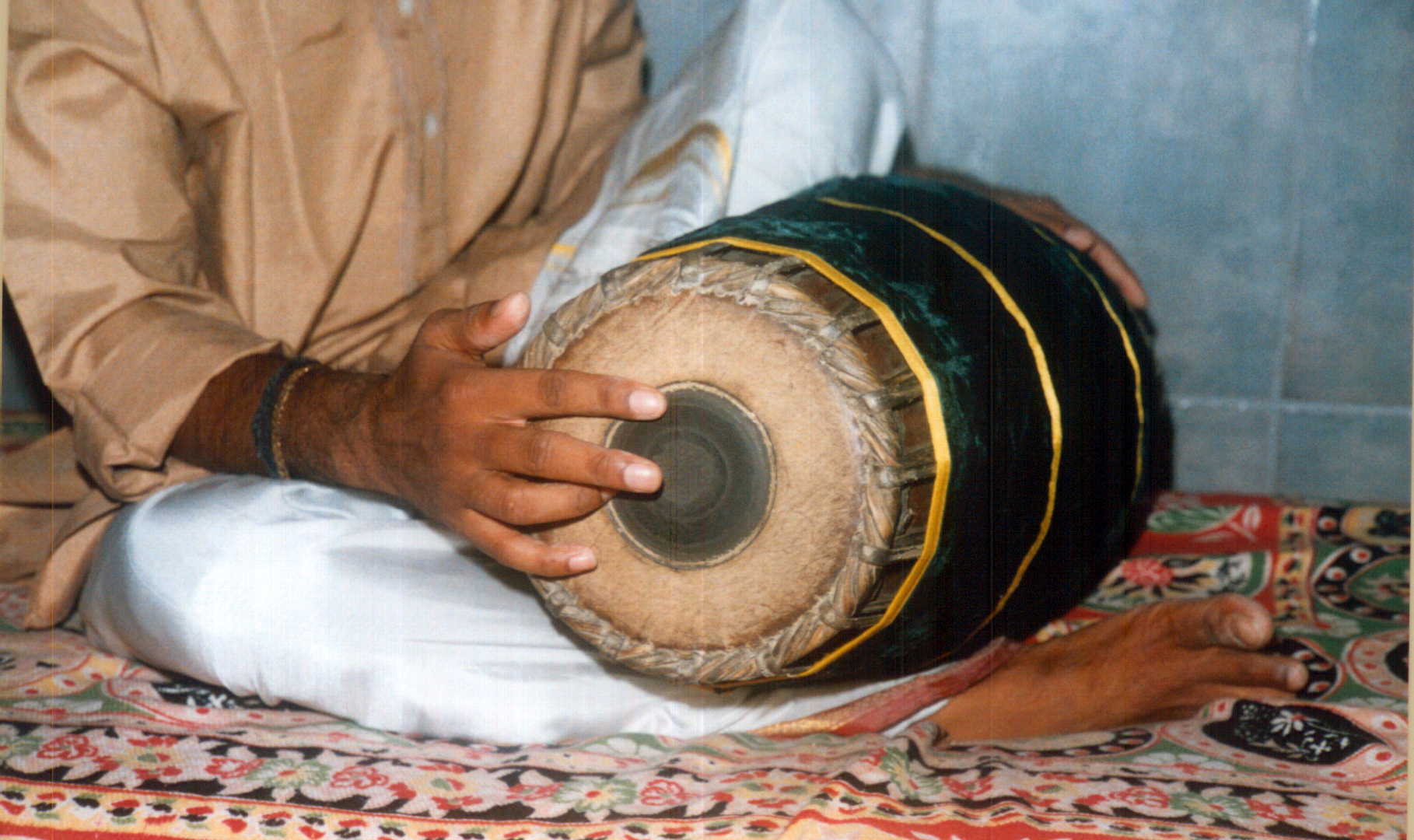 Dhin stroke Tanjore style mridangam - ring finger support technique for tuning the instrument