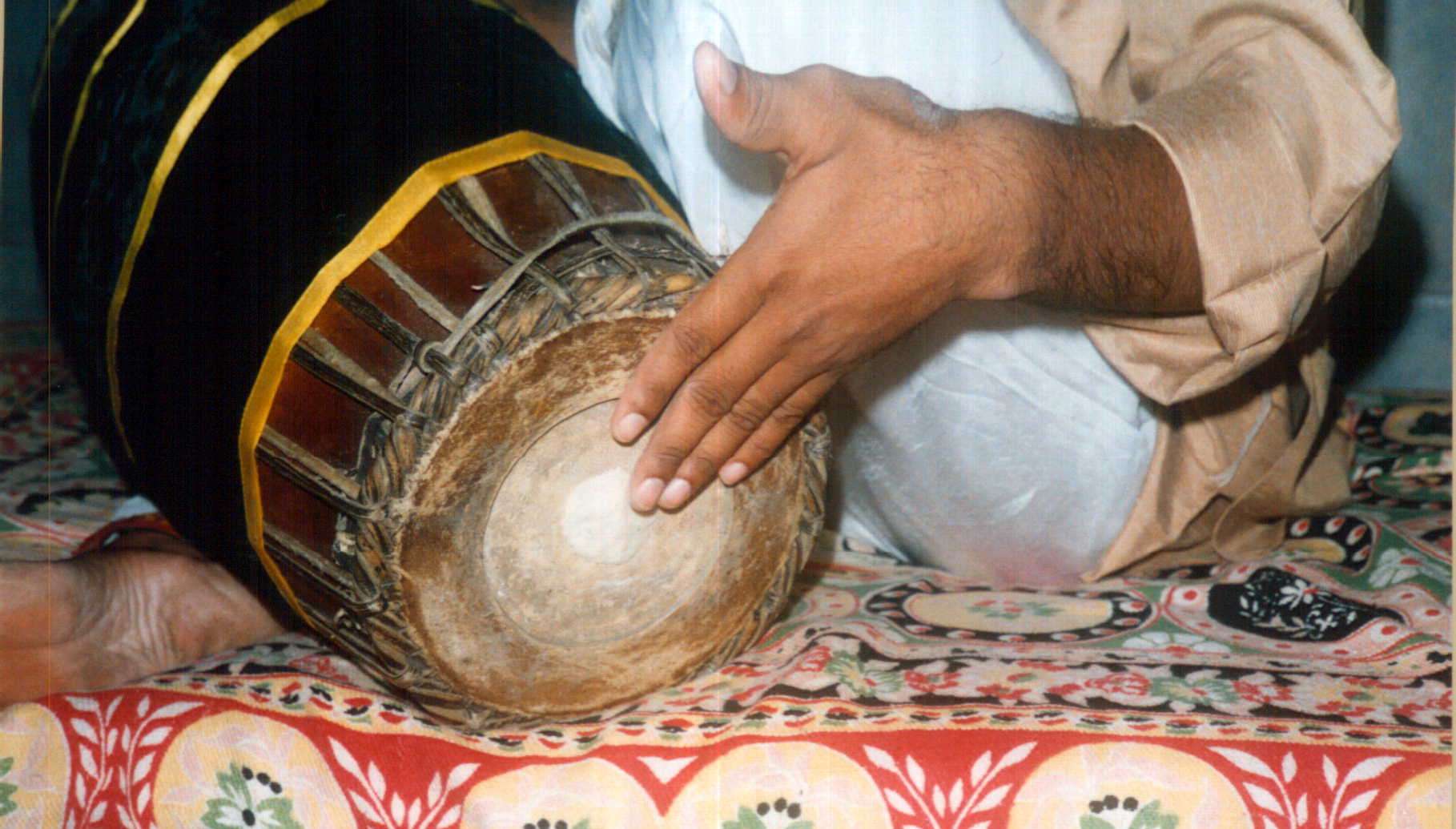 Thom stroke mridangam - left hand vibrating bass tone on outer edge of bass side
